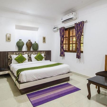 Treebo Trend Skylight Royal Stay Candolim Bagian luar foto