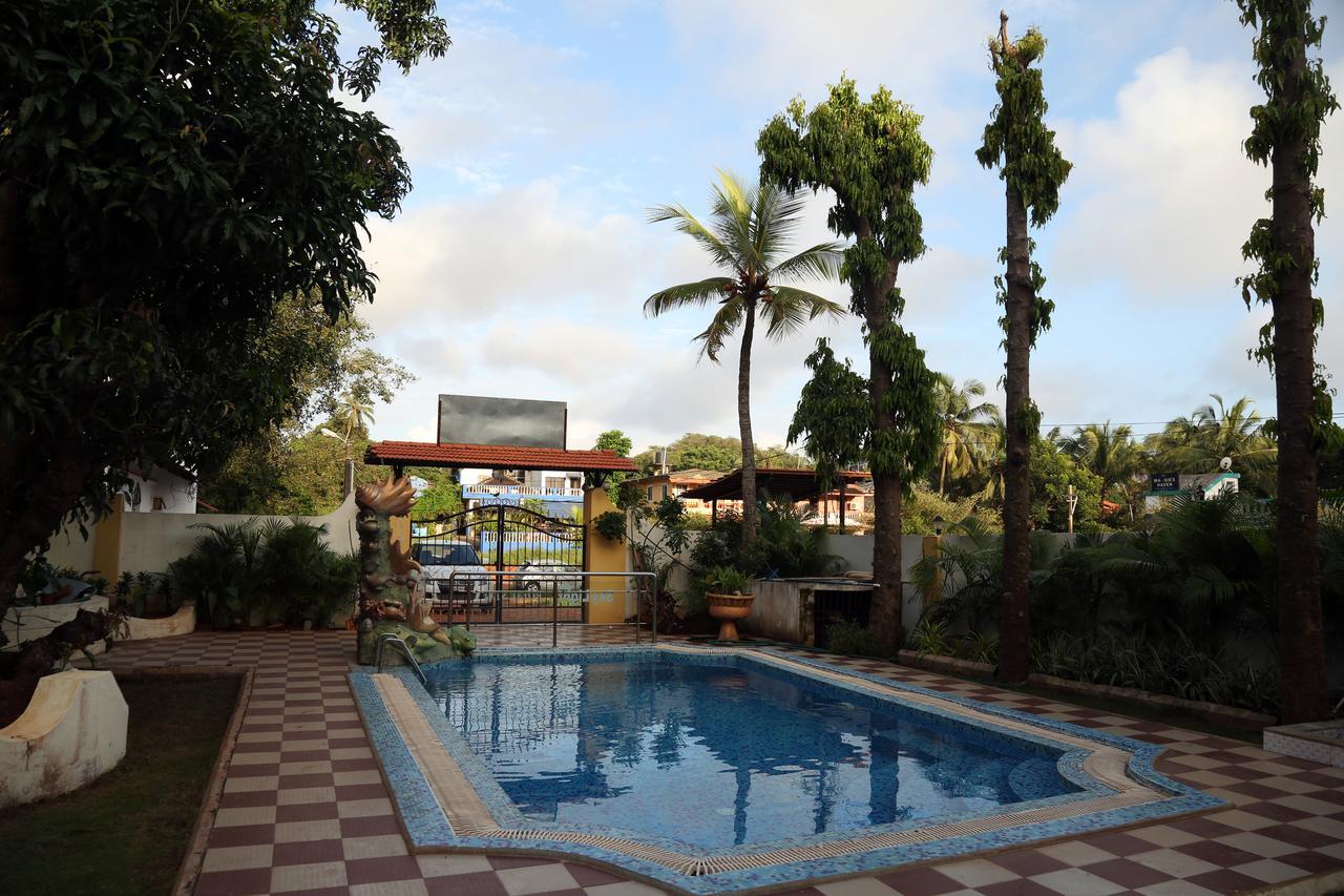 Treebo Trend Skylight Royal Stay Candolim Bagian luar foto