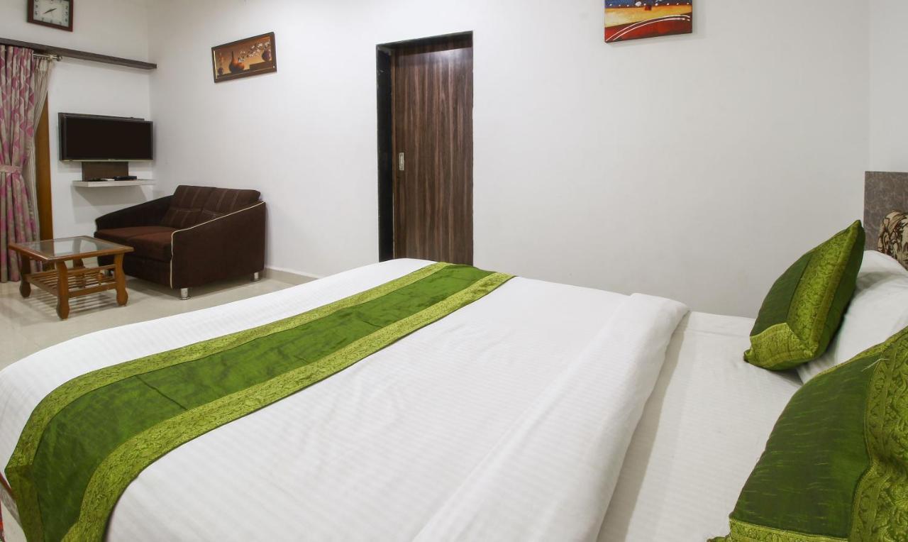 Treebo Trend Skylight Royal Stay Candolim Bagian luar foto