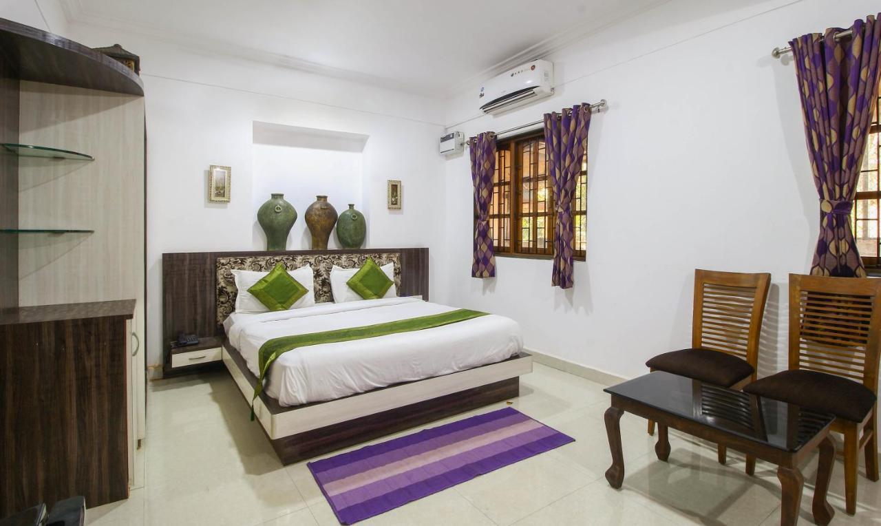 Treebo Trend Skylight Royal Stay Candolim Bagian luar foto