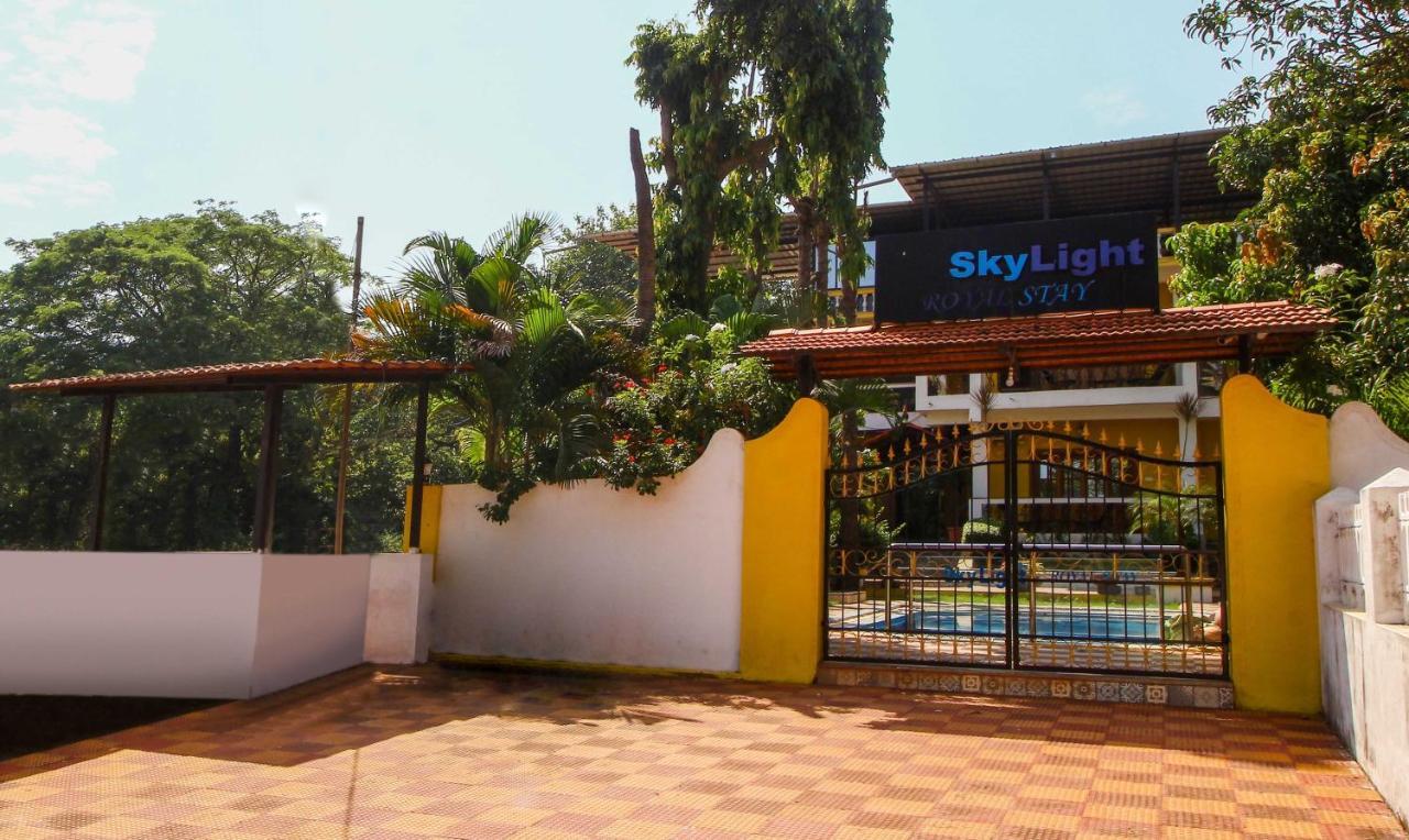 Treebo Trend Skylight Royal Stay Candolim Bagian luar foto