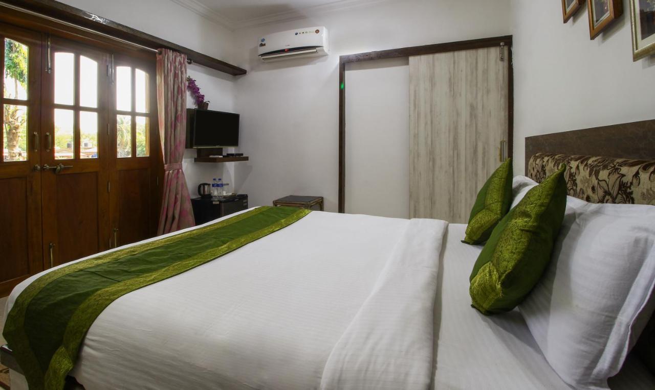 Treebo Trend Skylight Royal Stay Candolim Bagian luar foto
