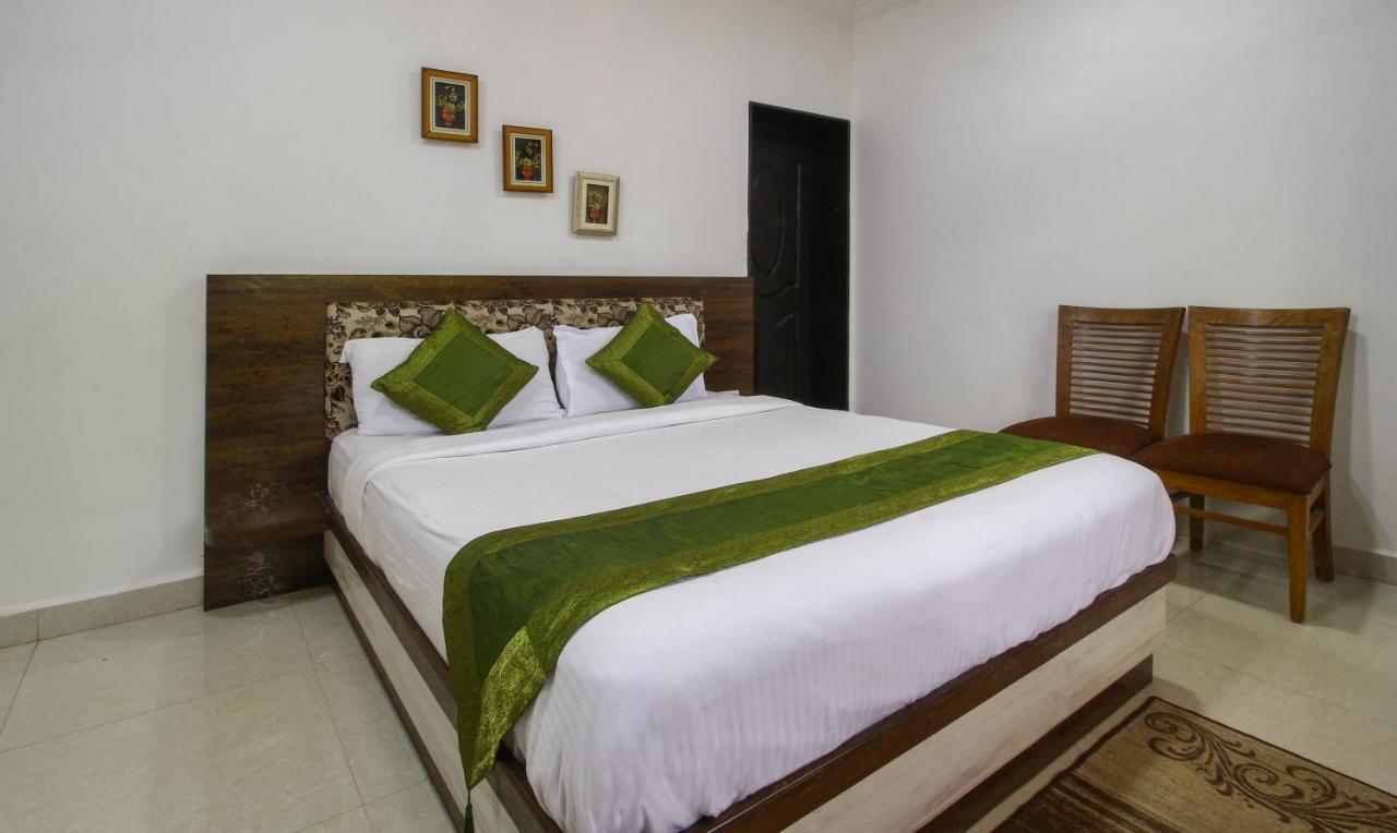 Treebo Trend Skylight Royal Stay Candolim Bagian luar foto