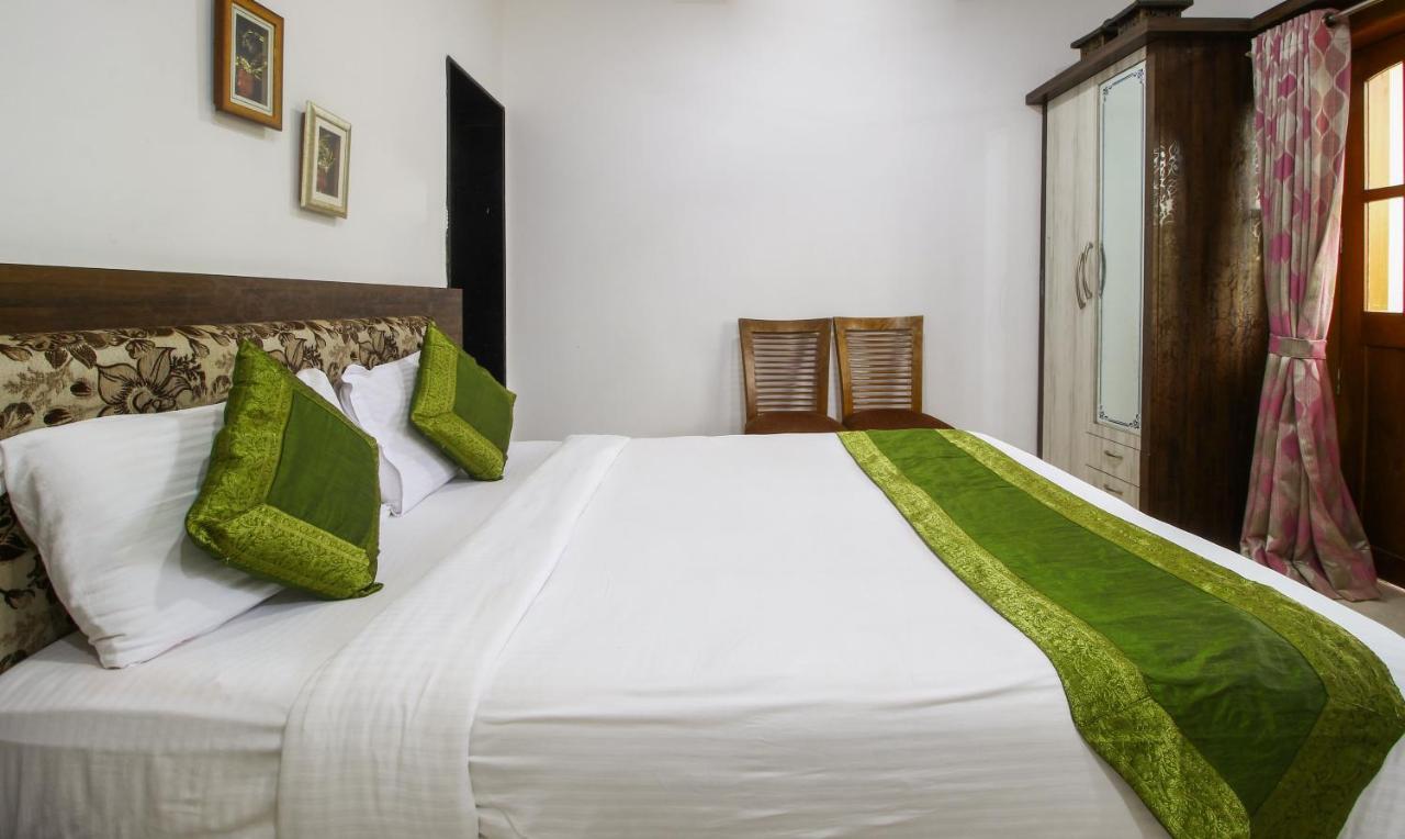 Treebo Trend Skylight Royal Stay Candolim Bagian luar foto
