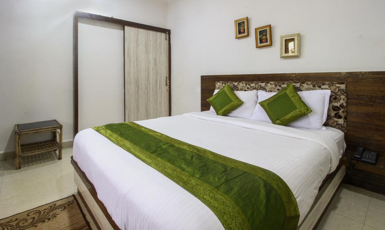 Treebo Trend Skylight Royal Stay Candolim Bagian luar foto