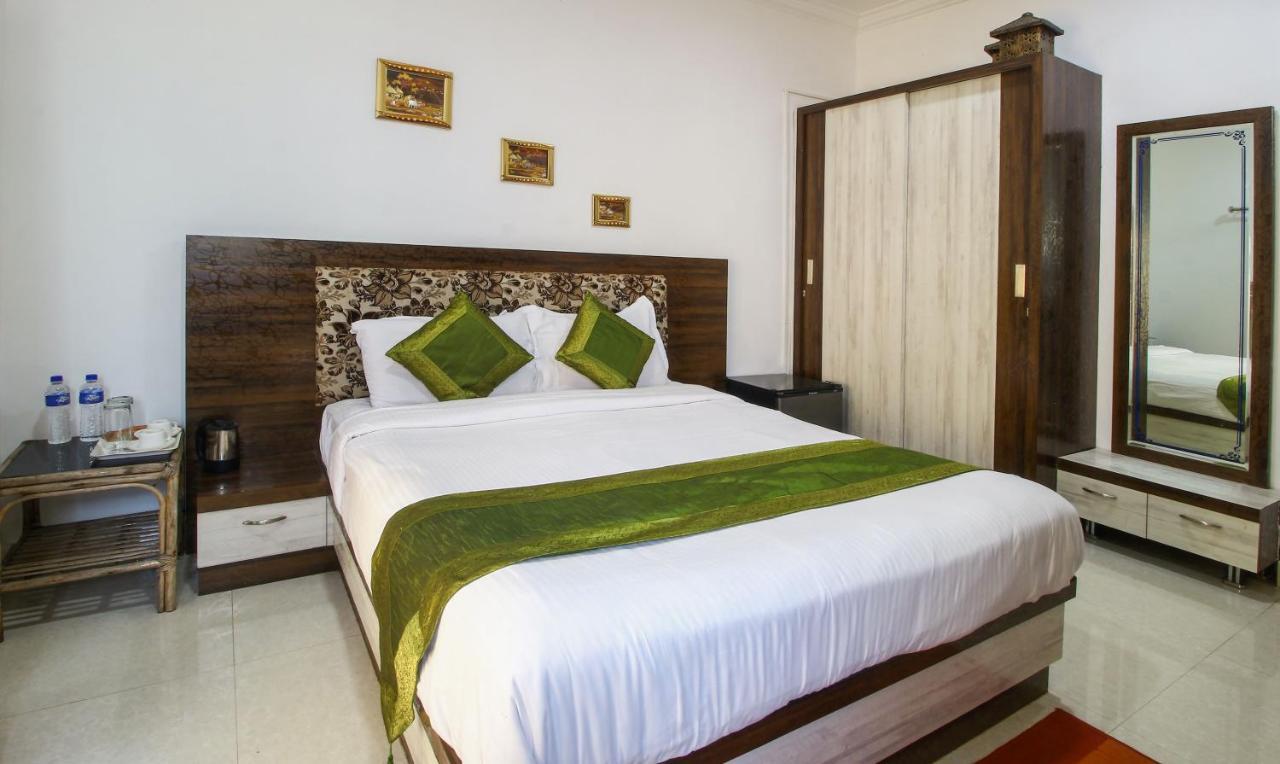 Treebo Trend Skylight Royal Stay Candolim Bagian luar foto