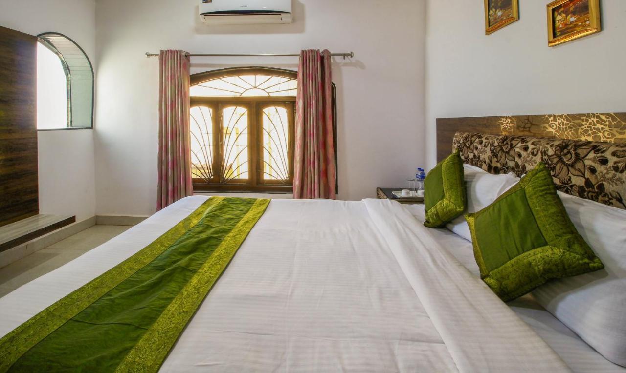 Treebo Trend Skylight Royal Stay Candolim Bagian luar foto