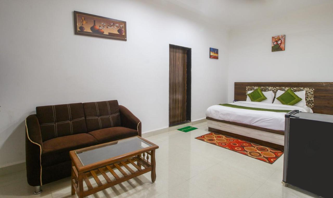 Treebo Trend Skylight Royal Stay Candolim Bagian luar foto