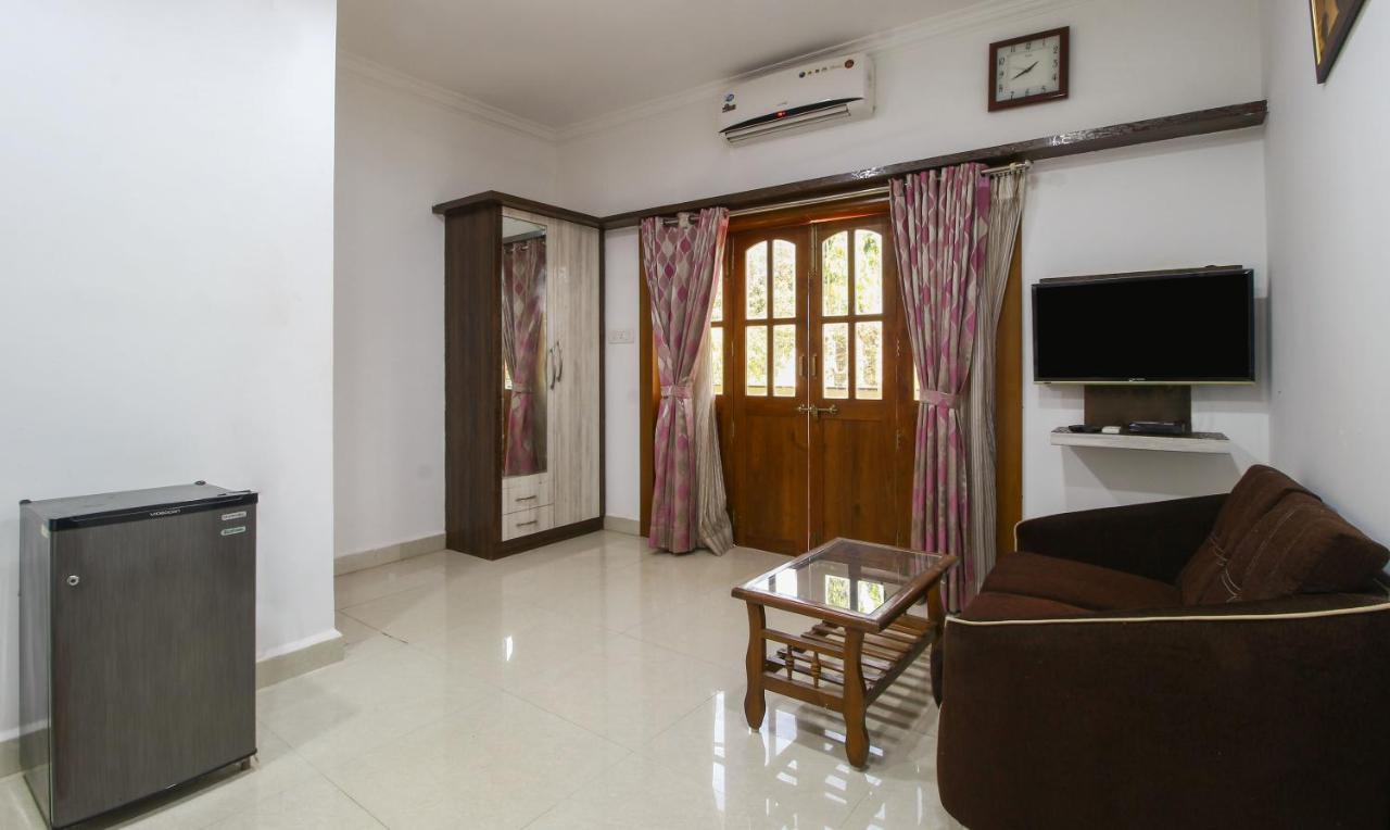 Treebo Trend Skylight Royal Stay Candolim Bagian luar foto