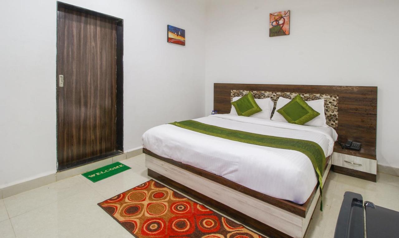 Treebo Trend Skylight Royal Stay Candolim Bagian luar foto