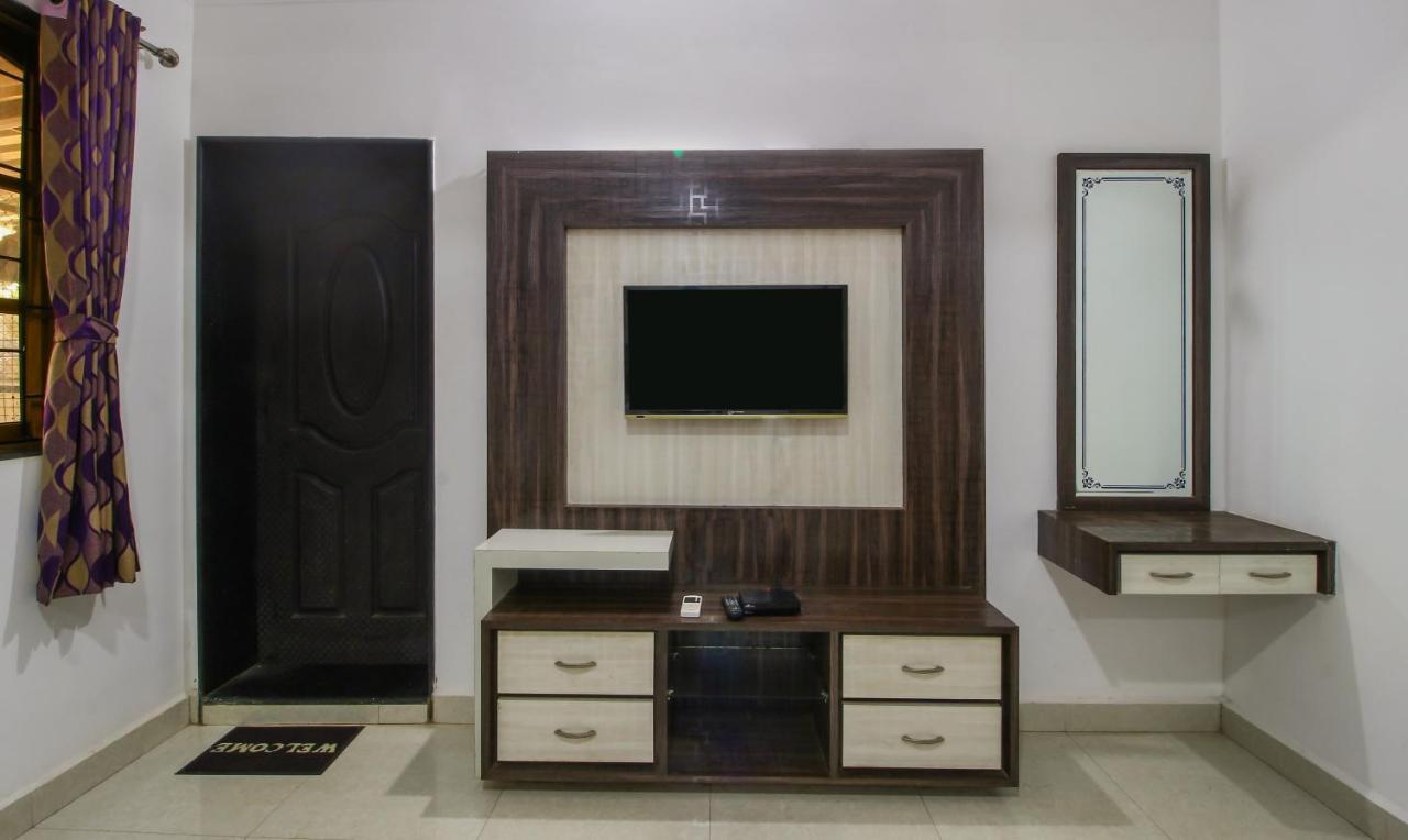 Treebo Trend Skylight Royal Stay Candolim Bagian luar foto
