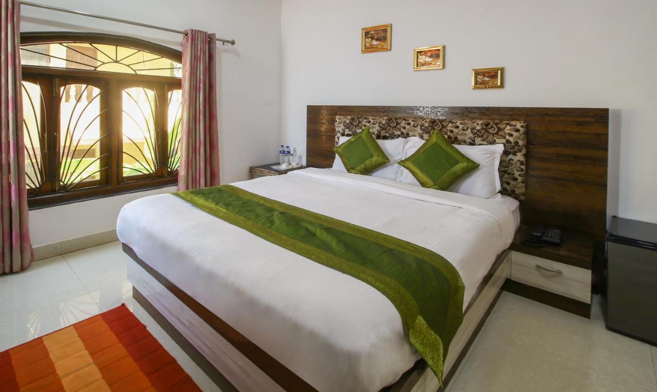 Treebo Trend Skylight Royal Stay Candolim Bagian luar foto