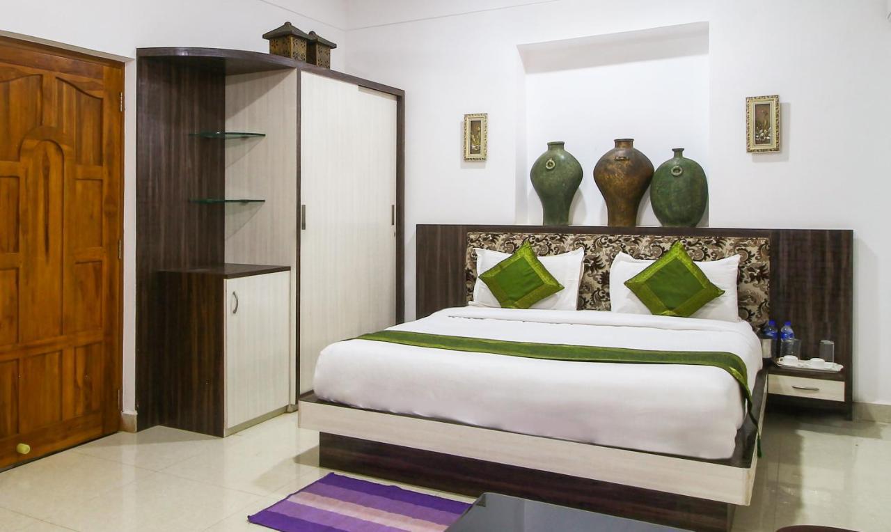 Treebo Trend Skylight Royal Stay Candolim Bagian luar foto