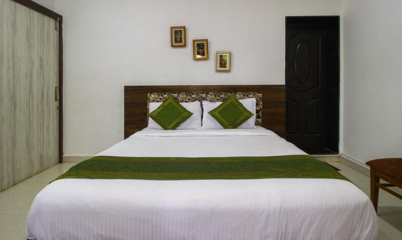 Treebo Trend Skylight Royal Stay Candolim Bagian luar foto