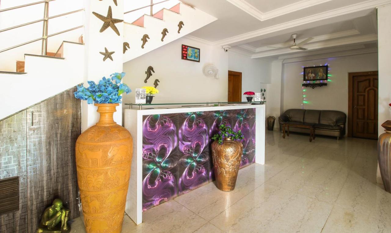 Treebo Trend Skylight Royal Stay Candolim Bagian luar foto