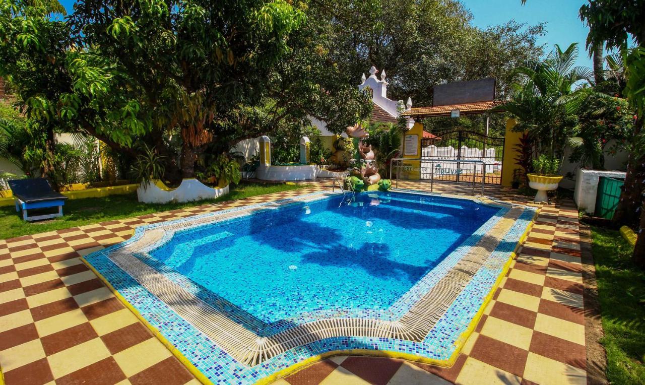 Treebo Trend Skylight Royal Stay Candolim Bagian luar foto