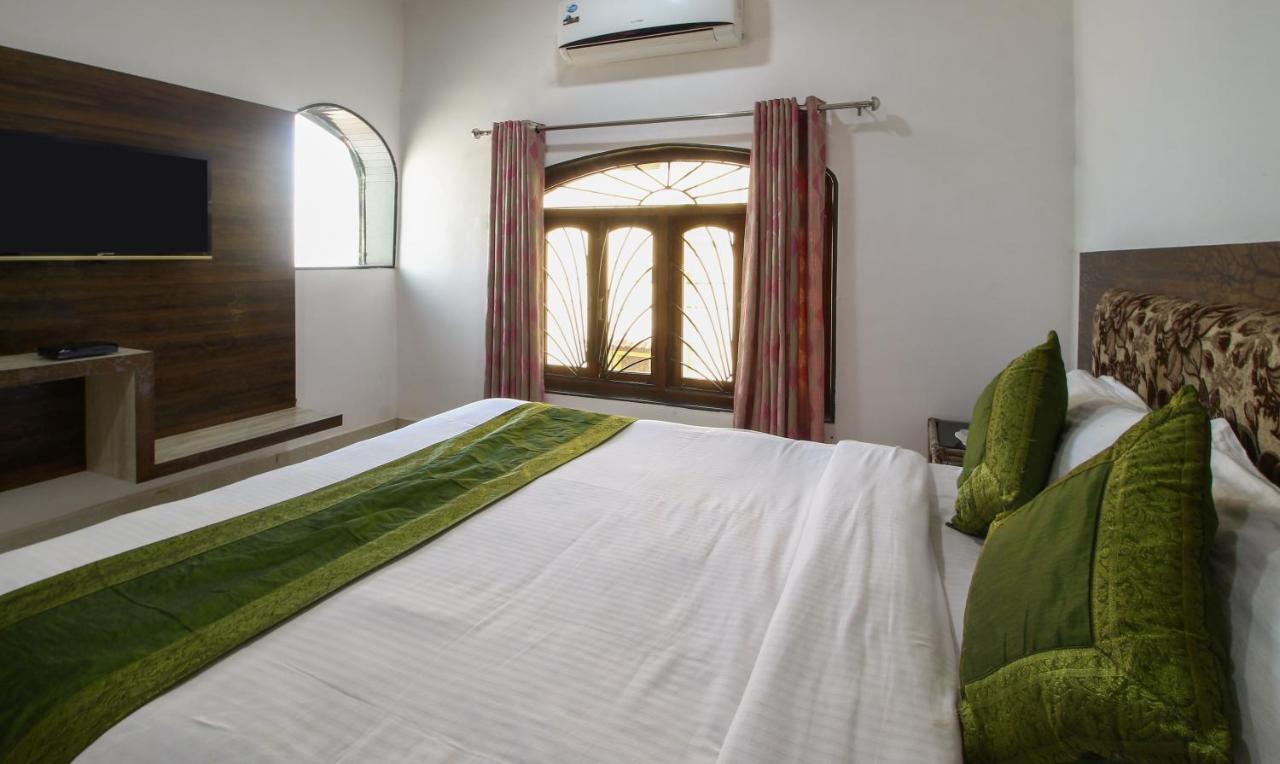 Treebo Trend Skylight Royal Stay Candolim Bagian luar foto