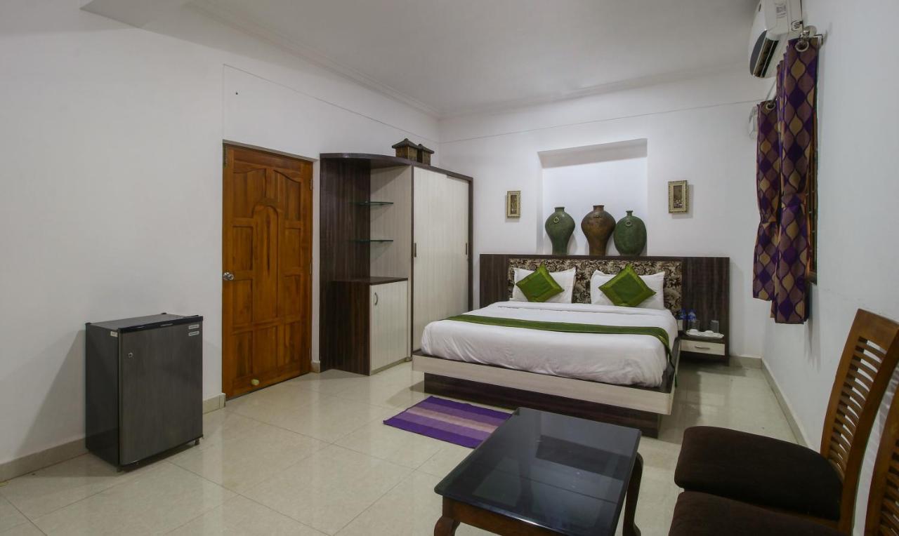 Treebo Trend Skylight Royal Stay Candolim Bagian luar foto